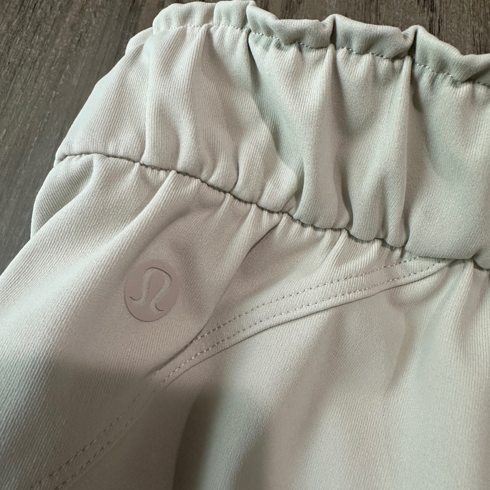 Lululemon Women’s Joggers Size 6 Beige - Picture 5 of 10